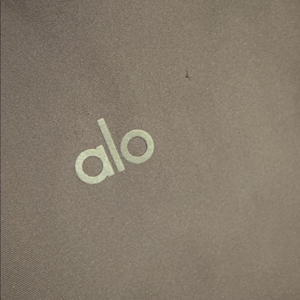 Alo Airlift Leggings - Picture 6 of 6